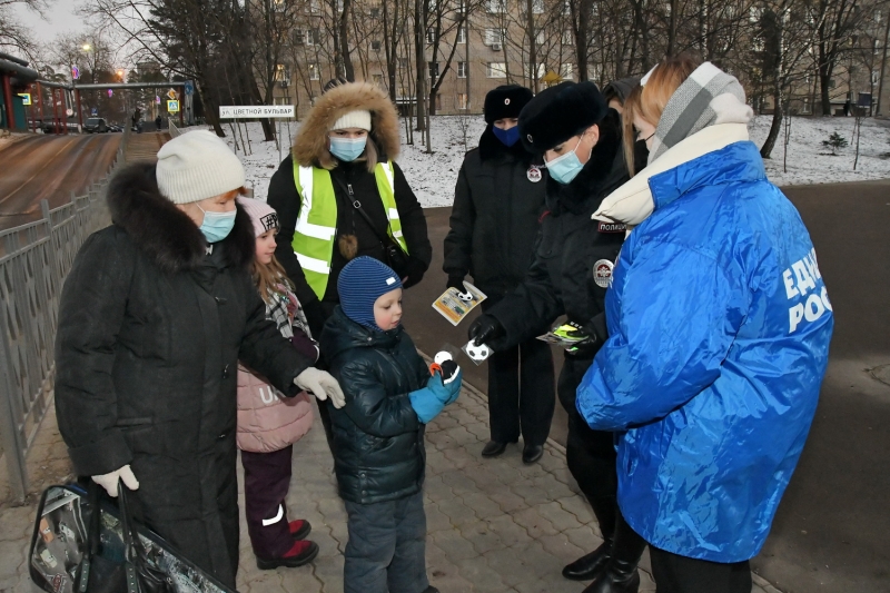 Госавтоинспекция провела акцию вблизи пешеходного перехода