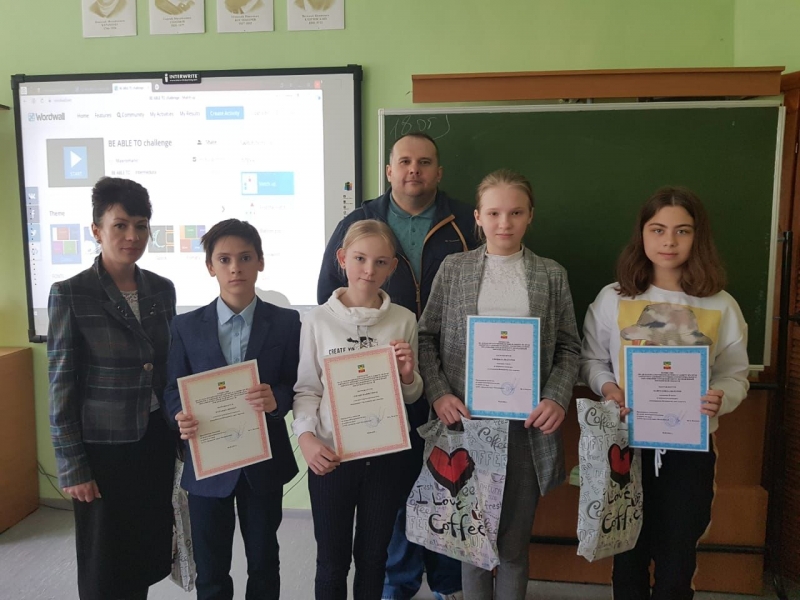 Комиссия по делам несовершеннолетних наградила победителей конкурса, посвящённого Всемирному дню здоровья