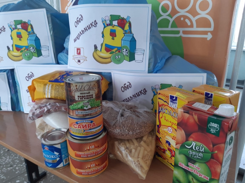  Второй этап выдачи продуктовых наборов учащимся в Молодёжном