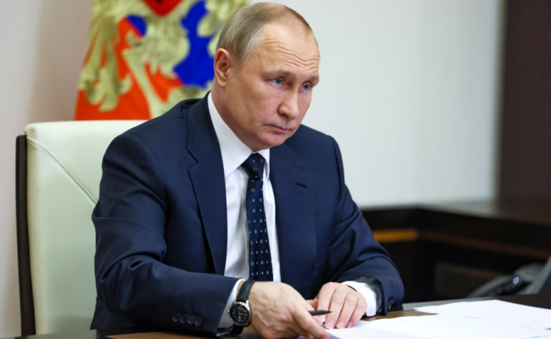 Владимир Путин поговорил по телефону с 8-летней Александрой Титаренко из Запорожской области – участницей Всероссийской благотворительной акции «Ёлка желаний» 