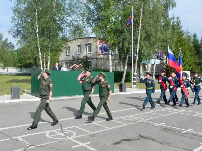 День России Молодёжный отметил торжественным построением личного состава войсковой части