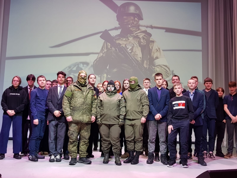Старшеклассники Молодежного получили возможность пообщаться с участниками специальной военной операции.