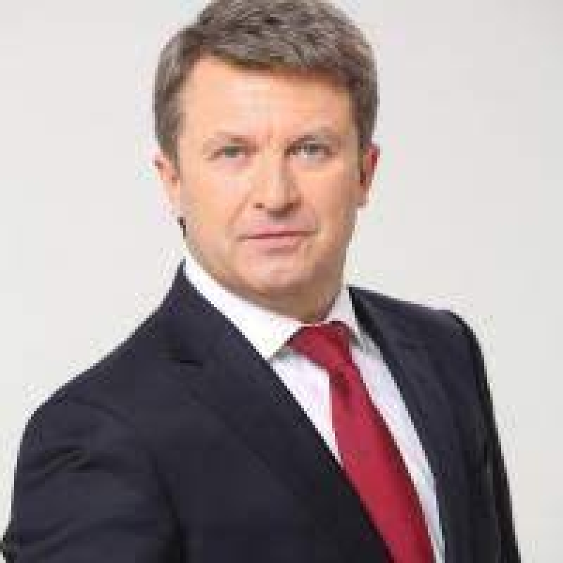 Олег Рожнов поздравил женщин с 8 марта