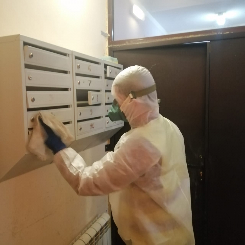 Профилактические меры: на дезинфекцию подъездов в Молодёжном выходят ежедневно