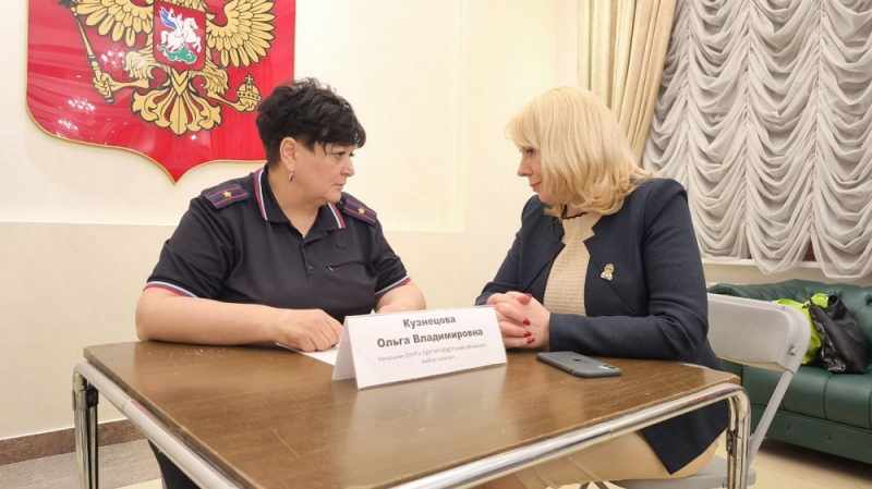Во Власихе сотрудник полиции приняла участие в акции «Выездная администрация»