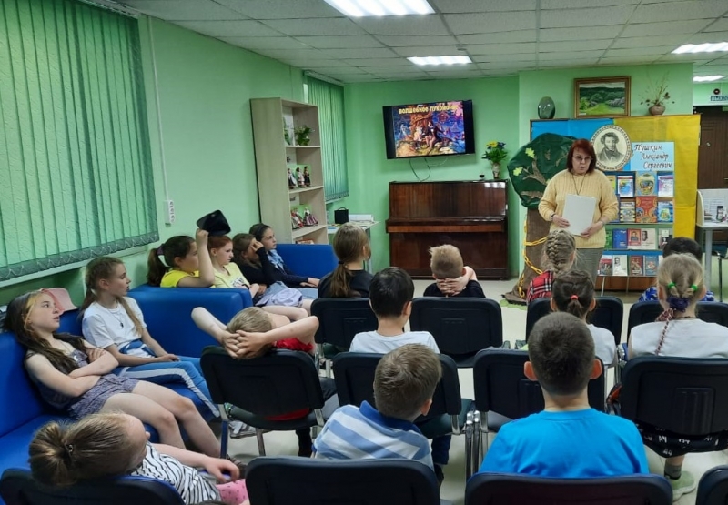 Ребята летнего школьного лагеря стали участниками литературной викторины «Знаю ли я творчество А.С.Пушкина?» 