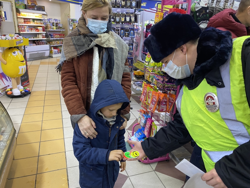 Госавтоинспекция провела акцию «Засветись» на  автозаправочной станций «Трасса»