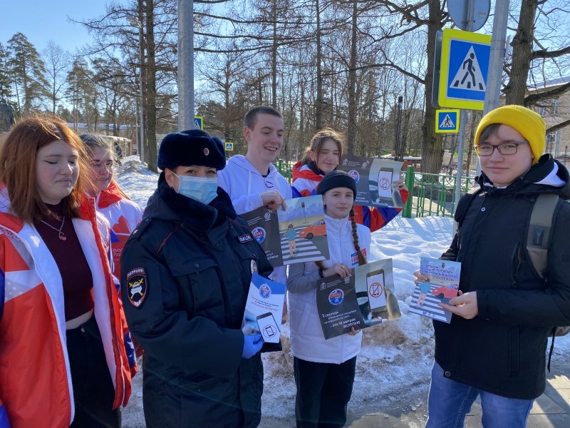Госавтоинспекция совместно с волонтерами провела беседы  с пешеходами