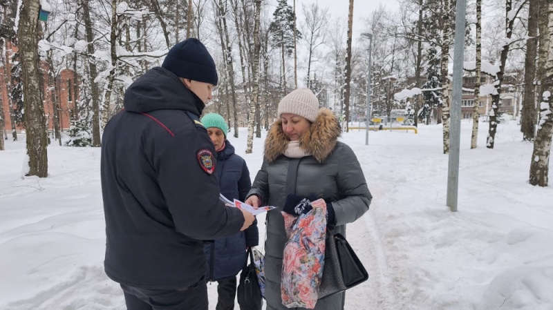 Полицейские во Власихе провели акцию «Осторожно, мошенники!»