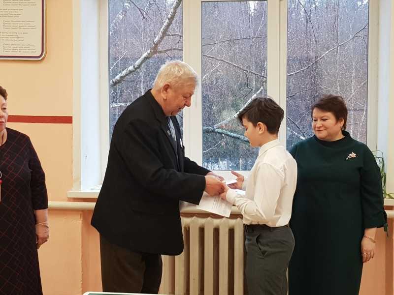 В Молодёжном наградили победителей и призёров олимпиад и спортивных соревнований