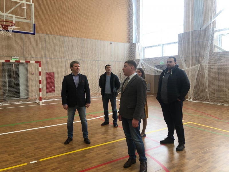 Олег Рожнов побывал в Молодёжном и осмотрел новый ФОК