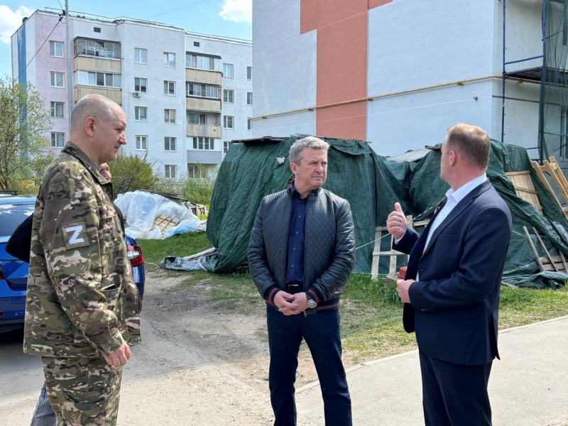Заместитель Председателя Московской областной Думы Олег Рожнов проверил ход капитального ремонта домов 16, 17 и 18.