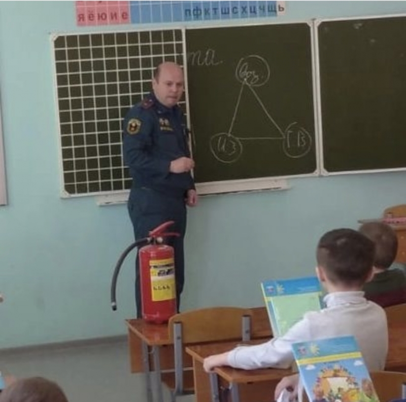 В Молодёжном продолжаются уроки пожарной безопасности