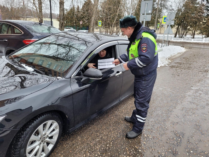 Полицейские Власихи провели акцию «Осторожно - мошенники!» для местных жителей