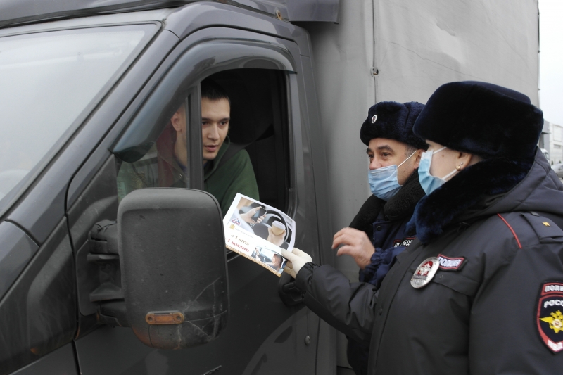 Госавтоинспекция напомнила водителям о факторах отвлечения внимания на дороге вблизи экспресс-пунктов выдачи быстрого питания