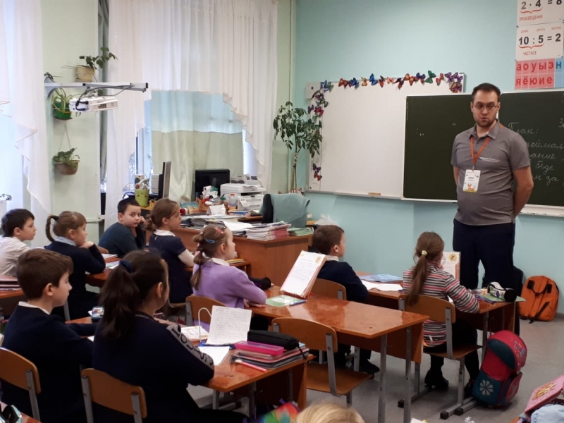      Представители «Лиза Алерт» встретились в Молодёжном с местными школьниками.