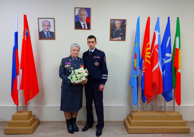 Сотрудник Госавтоинспекции поздравил свою Маму с Днем Матери!