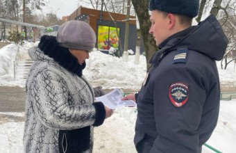 Сотрудники полиции МУ МВД России «Власиха» провели акцию «Госуслуги -  просто, быстро и доступно!»