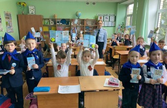 Госавтоинспекция совместно с ЮИД провели урок безопасности.