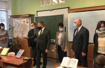Виктор Юткин проверил соблюдение санитарных норм в школе