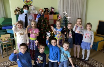 Госавтоинспекция провела мастер-класс по изготовлению световозвращающих элементов с дошкольниками