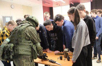 В Молодёжном провели акцию «Есть такая профессия – Родину защищать»