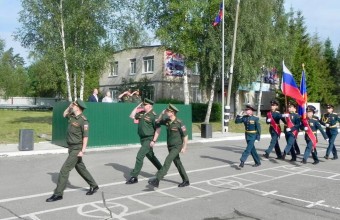 День России Молодёжный отметил торжественным построением личного состава войсковой части