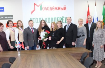 Школьница из Молодёжного получила первый паспорт