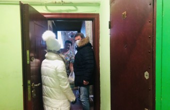 Олег Рожнов доставил продуктовые наборы пяти семьям городского округа Молодежный