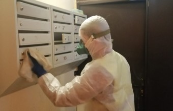 Профилактические меры: на дезинфекцию подъездов в Молодёжном выходят ежедневно