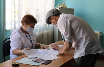 Сергей Безруков проголосовал по поправкам в Конституцию
