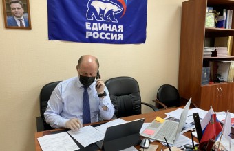 Житель Молодёжного обратился к Александру Баранову для разъяснения процедуры голосования по поправкам к Конституции