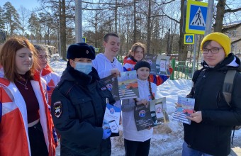 Госавтоинспекция совместно с волонтерами провела беседы  с пешеходами