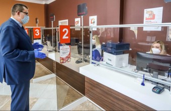 Регулярную дезинфекцию и термометрию на входе проводят в офисах МФЦ Подмосковья