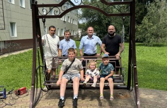 Глава округа Андрей Михайлов поздравил семьи Молодёжного с праздником 