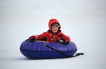 Около 400 подмосковных детей бесплатно отдохнут в лагерях на зимних каникулах