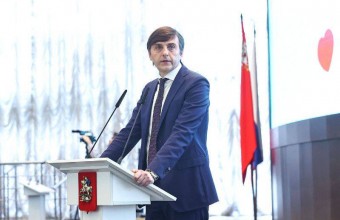 Стандарт поднятия флага в школах утвердили в Минпросвещения РФ