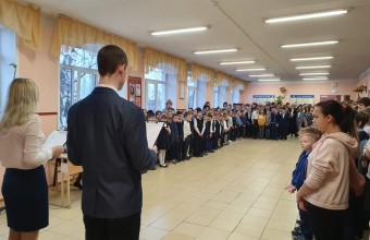 Стихи и проза о страшных днях блокады Ленинграда прозвучали на школьной линейке в Молодёжном