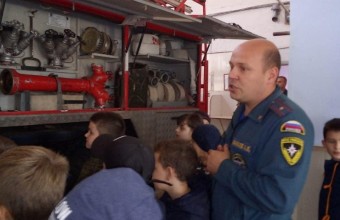 ​​​​​​​Школьники из Молодёжного побывали с экскурсией в пожарной части 