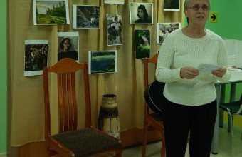 «Мы цветы середины столетья» - литературно-музыкальный вечер, посвященный Всемирному дню поэзии в библиотеке Молодежного