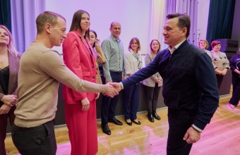 Губернатор поблагодарил работников ДК «Молодежный» за творческое развитие детей
