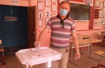 Председатель Общественной палаты Сергей Иванов принял участие в голосовании по внесению поправок в Конституцию