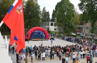 Виктор Юткин накануне поздравил жителей с Днём рождения городка