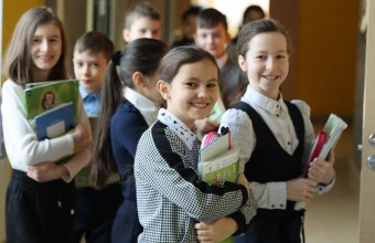 Для удобства родителей в подмосковные школы больше не нужно лично приносить справки о болезни детей. 