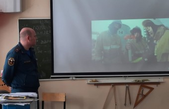 В Молодёжном продолжаются уроки пожарной безопасности для несовершеннолетних детей. 