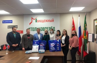  Волонтерам Молодёжного вручены подарки
