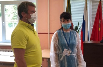 Олег Рожнов оценил уровень избирательного участка в Молодёжном