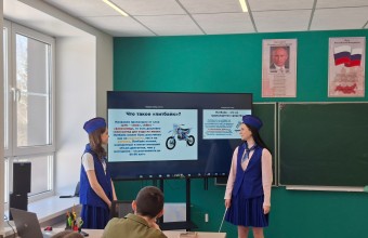 Профилактическое занятие для школьников по безопасности езды на питбайках, которое провели активисты отряда ЮИД 