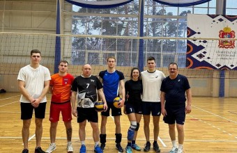 Сборная команда Молодёжного приняла активное участие в Открытом Новогоднем турнире по волейболу и заняла 2 место на пьедестале!