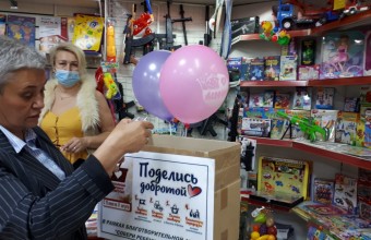 На территории городского округа Молодёжный продолжается благотворительная акция «Собери ребёнка в школу»